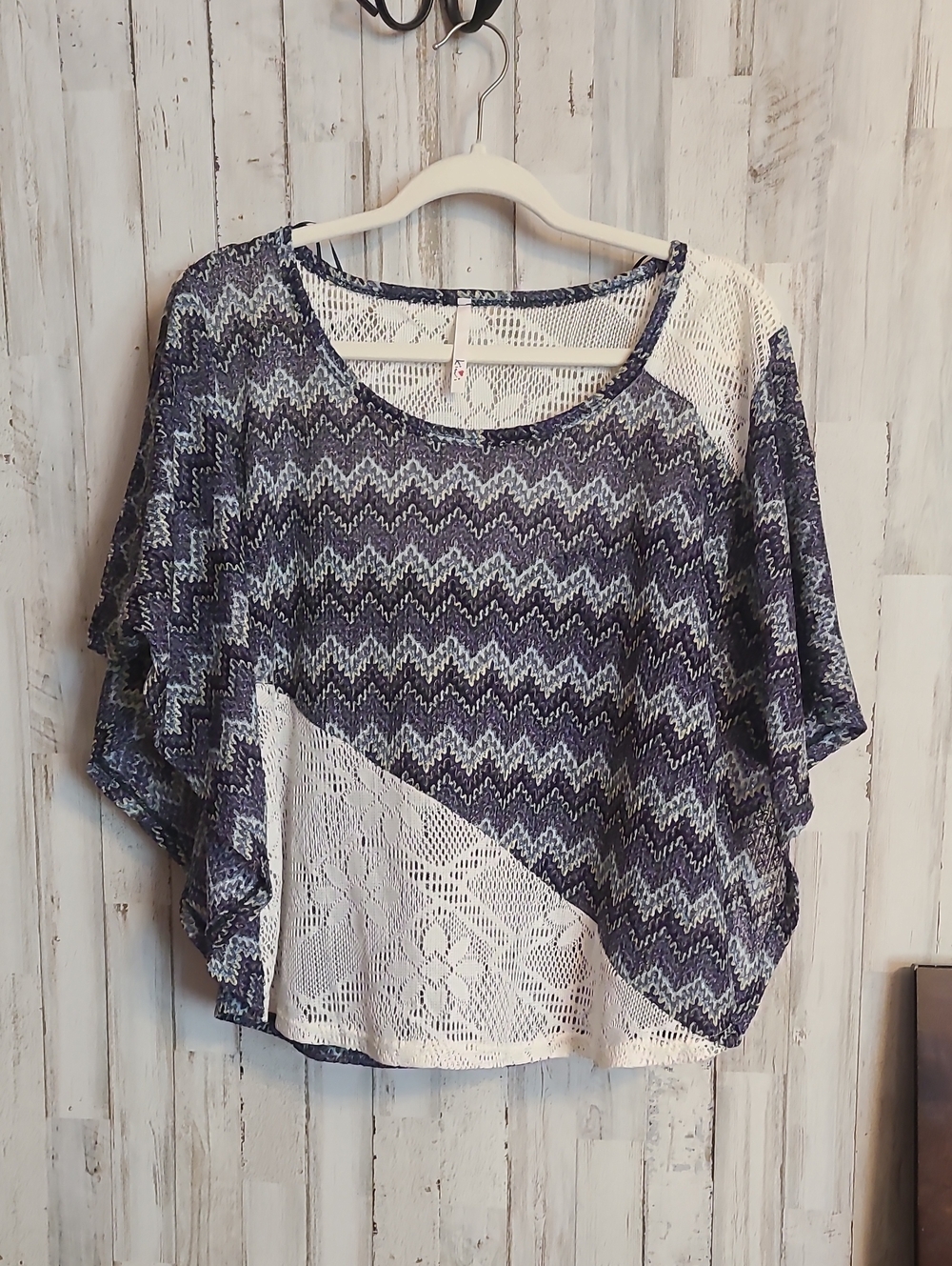 KIWI Women's Navy Chevron Lace-Panel Top